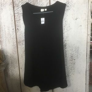 GAP Black Sleeveless draped top. XL. NWT.